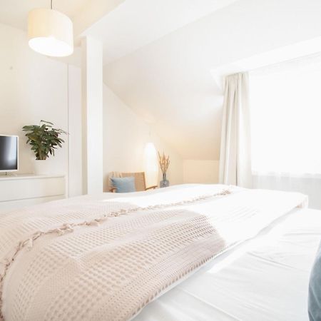 Loewe Apartment Blau Neuhausen Am Rheinfall Eksteriør bilde